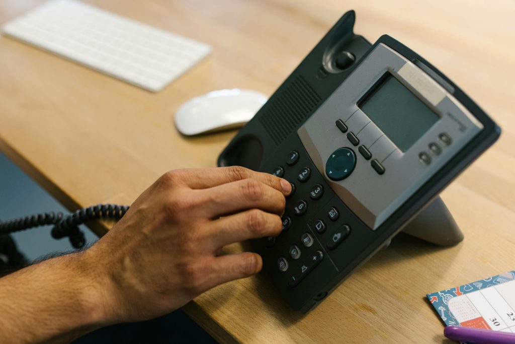Téléphonie d’entreprise : utilisation d’un téléphone IP au bureau